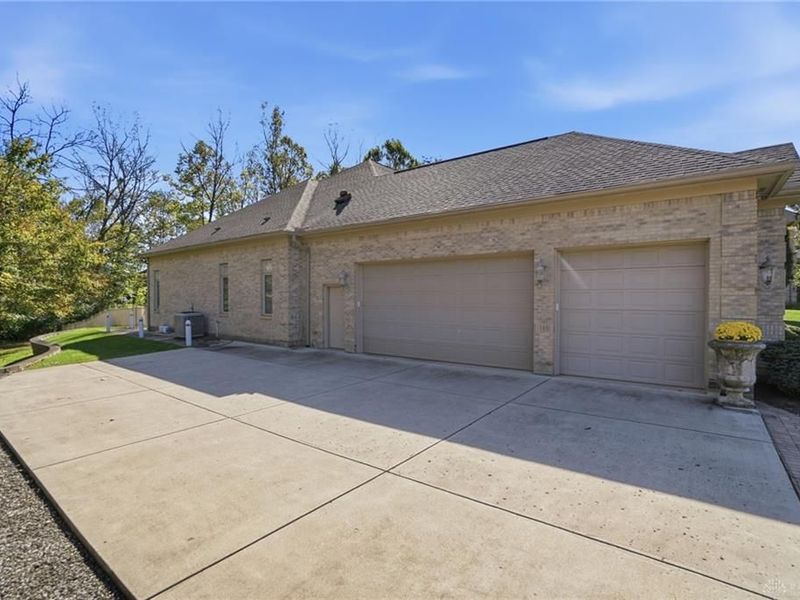 3997 Fox Run Drive, Bellbrook, OH 45305 Photo 6