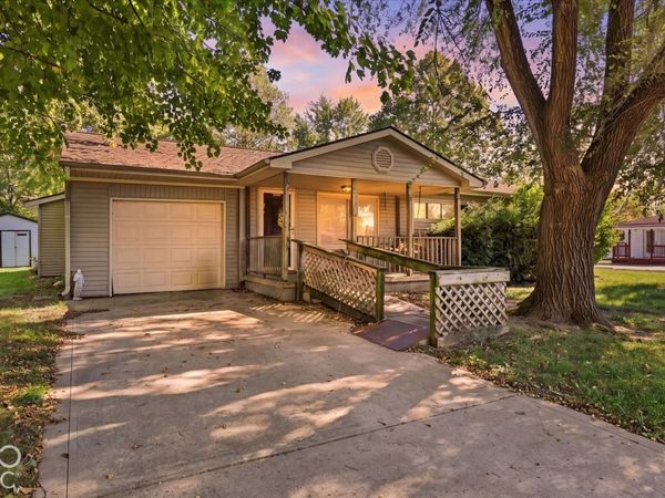 1694 Cardinal Lane , Shelbyville, IN 46176