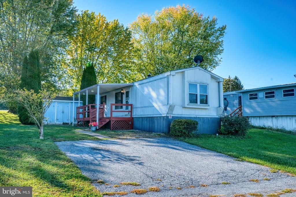16 WALNUT COURT , FLEETWOOD, PA 19522