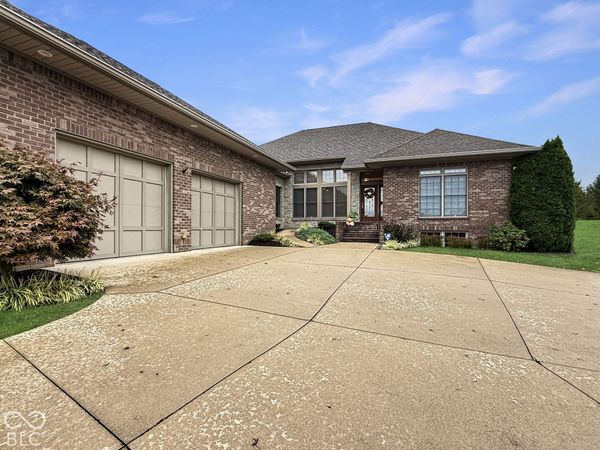 6123 Horizon Drive , Columbus, IN 47201