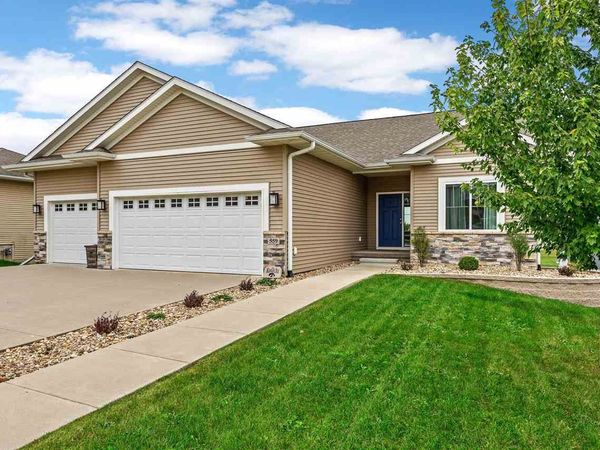 559 Fawn Ave, Tiffin, IA 52340