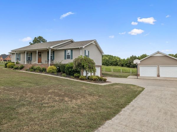 221 Main St E, Hickman, TN 38567