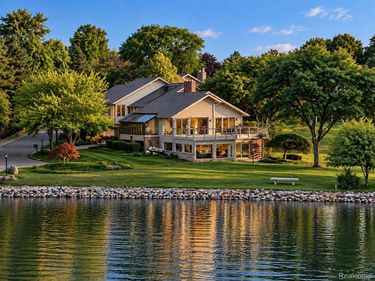 3850 Pine Harbor Drive, West Bloomfield Township, Mi 48323