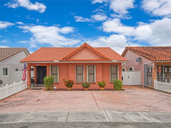 10241 NW 125th St , Hialeah Gardens, FL 33018
