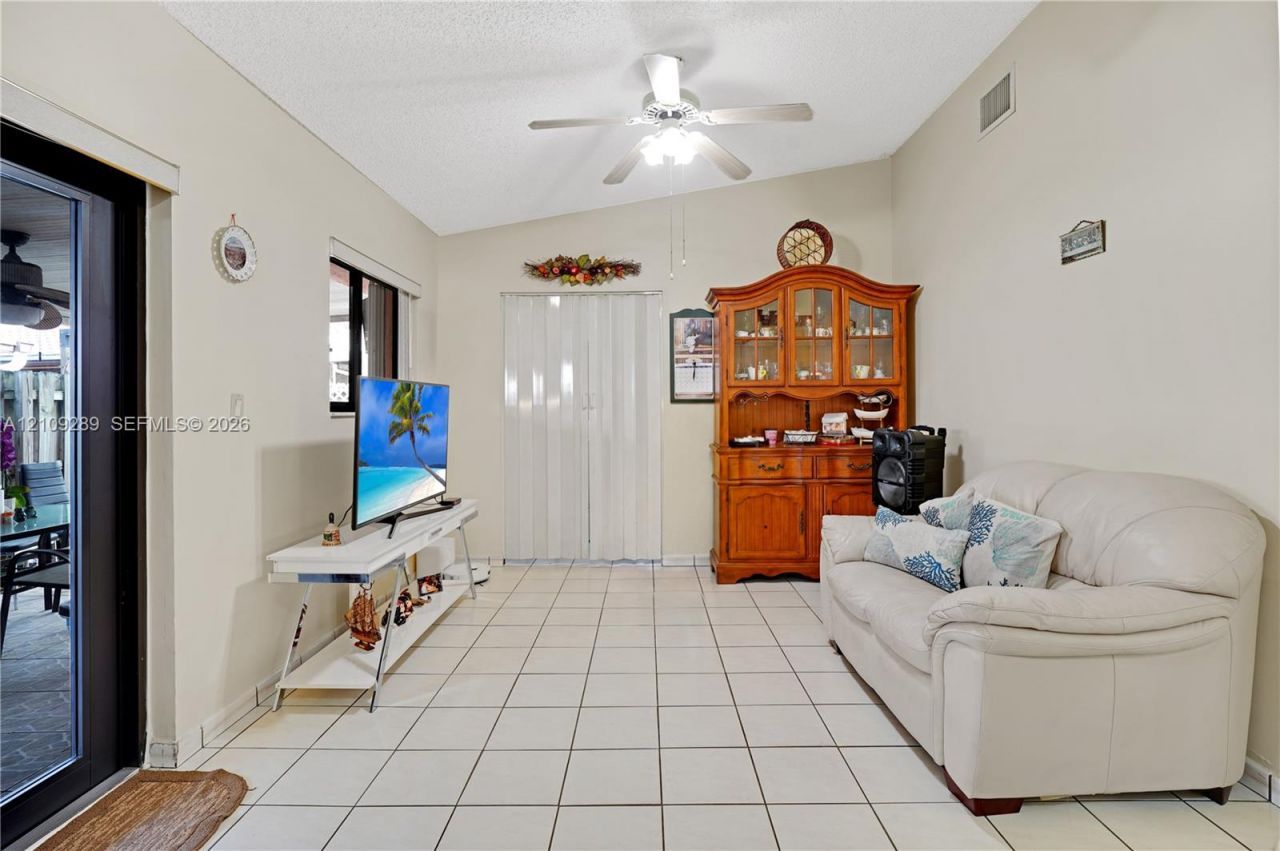 10241 NW 125th St , Hialeah Gardens, FL 33018 Photo