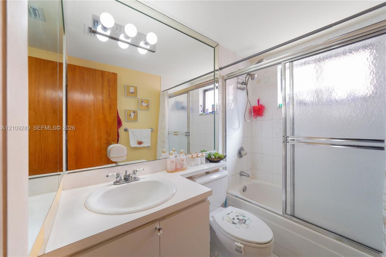 10241 NW 125th St , Hialeah Gardens, FL 33018 Photo