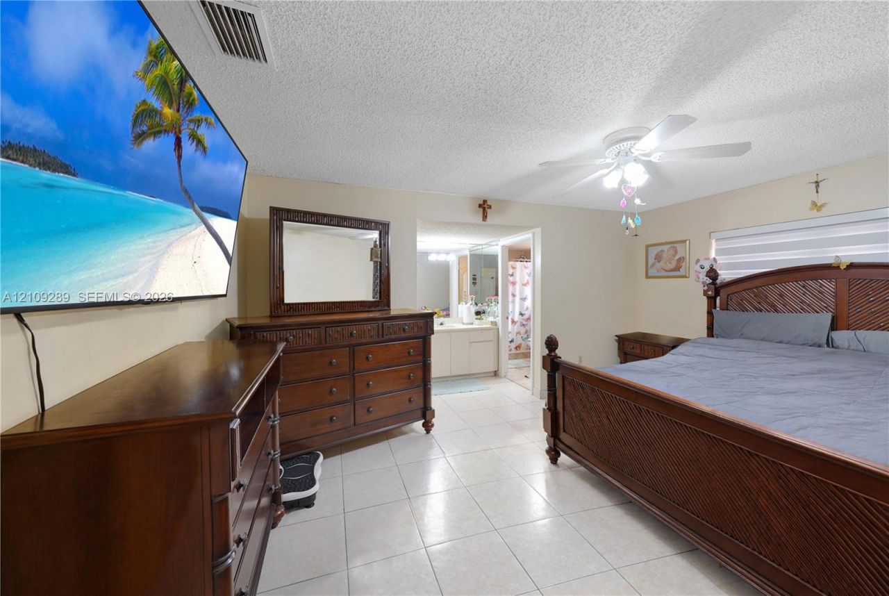 10241 NW 125th St , Hialeah Gardens, FL 33018 Photo