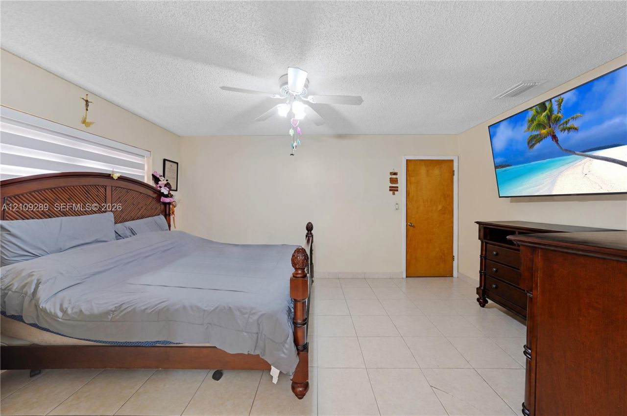10241 NW 125th St , Hialeah Gardens, FL 33018 Photo