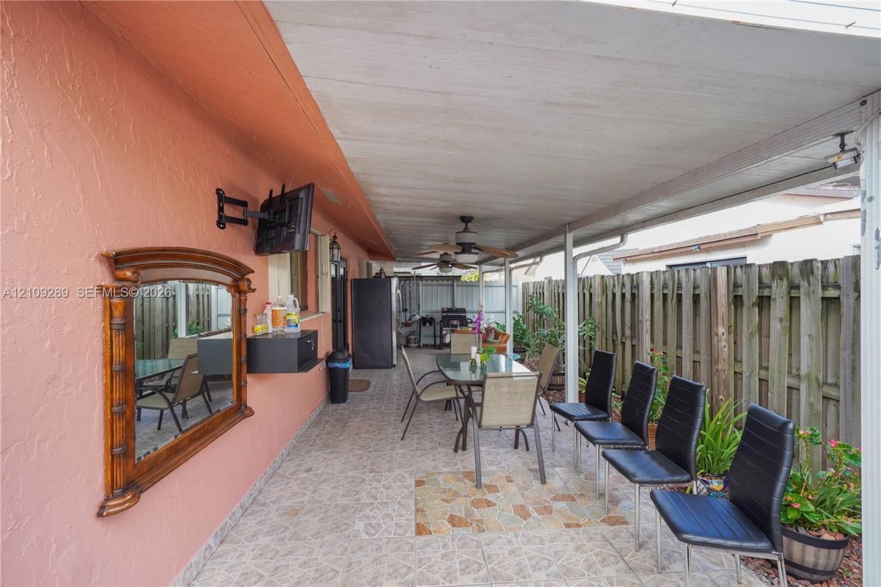 10241 NW 125th St , Hialeah Gardens, FL 33018 Photo
