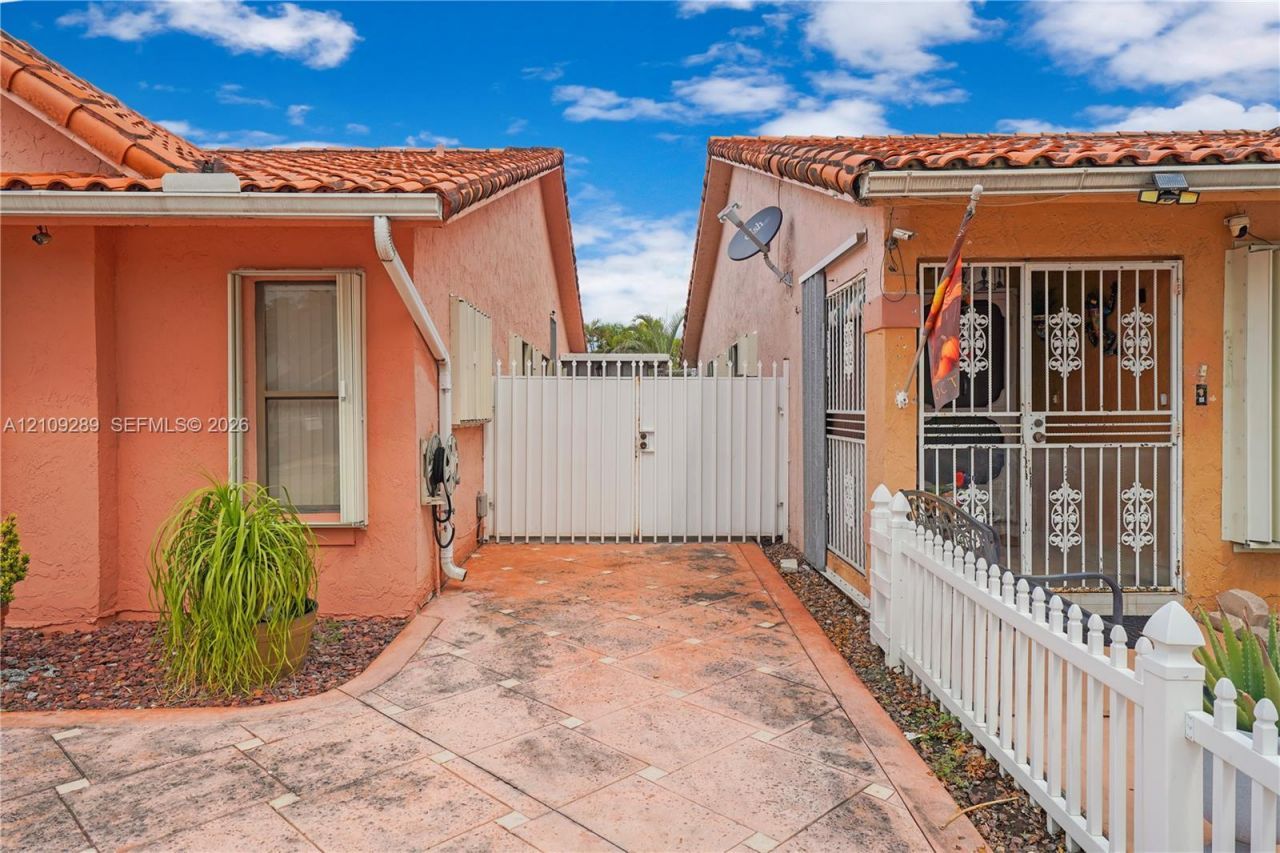 10241 NW 125th St , Hialeah Gardens, FL 33018 Photo