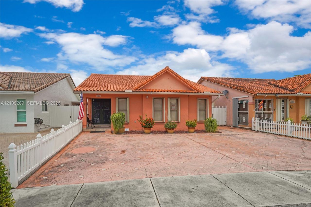 10241 NW 125th St , Hialeah Gardens, FL 33018 Photo