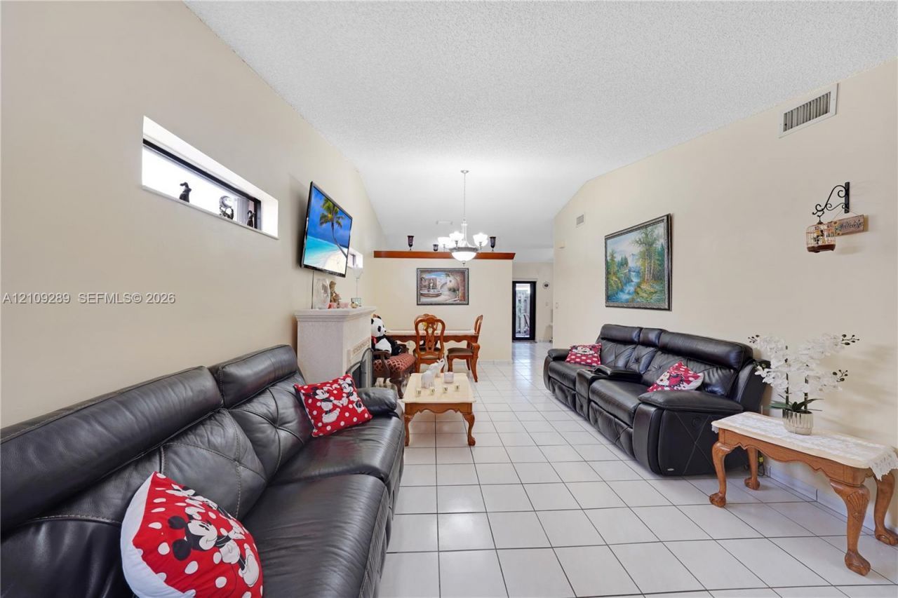 10241 NW 125th St , Hialeah Gardens, FL 33018 Photo