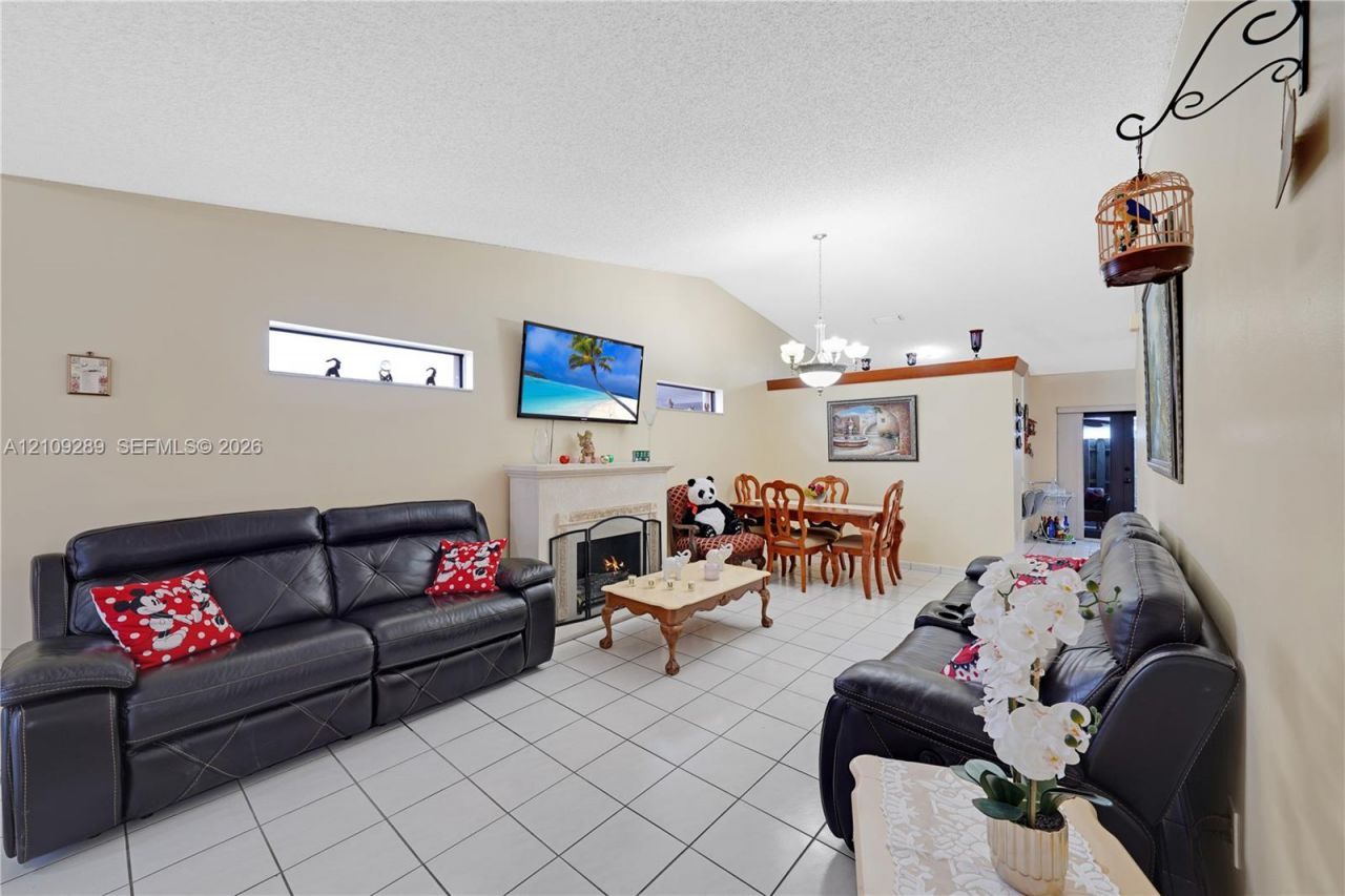 10241 NW 125th St , Hialeah Gardens, FL 33018 Photo