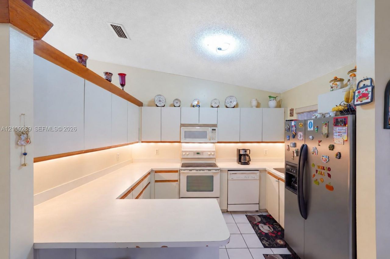 10241 NW 125th St , Hialeah Gardens, FL 33018 Photo