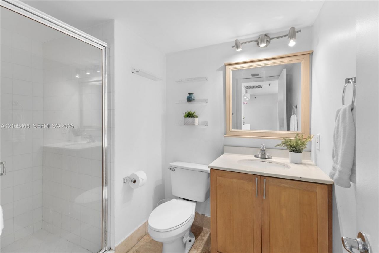 1621 Bay Rd , Unit 906, Miami Beach, FL 33139 Photo