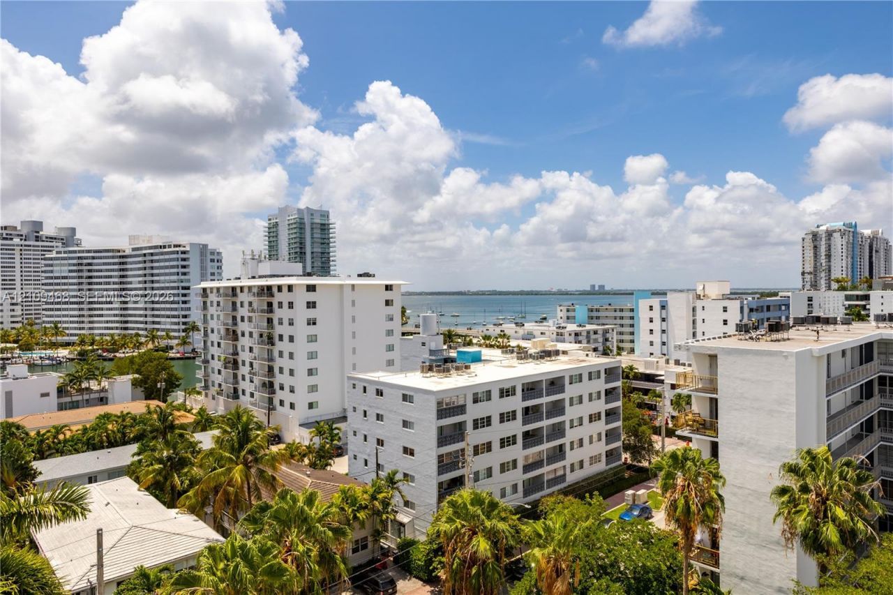 1621 Bay Rd , Unit 906, Miami Beach, FL 33139 Photo
