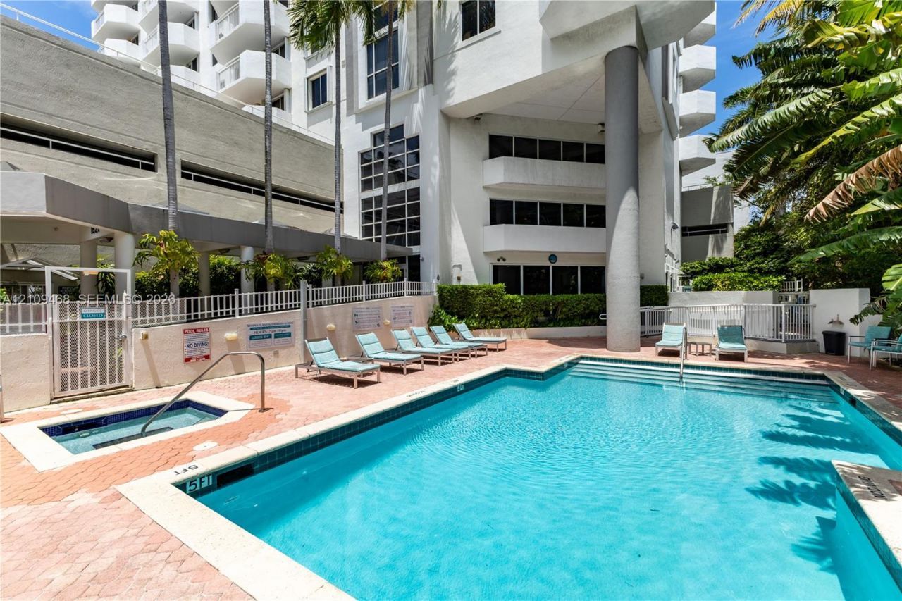 1621 Bay Rd , Unit 906, Miami Beach, FL 33139 Photo