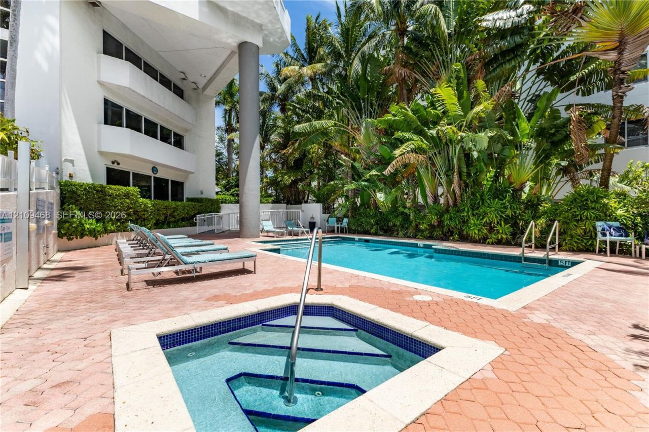 1621 Bay Rd , Unit 906, Miami Beach, FL 33139 Photo