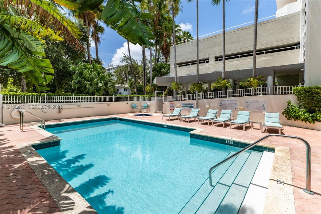 1621 Bay Rd , Unit 906, Miami Beach, FL 33139 Photo