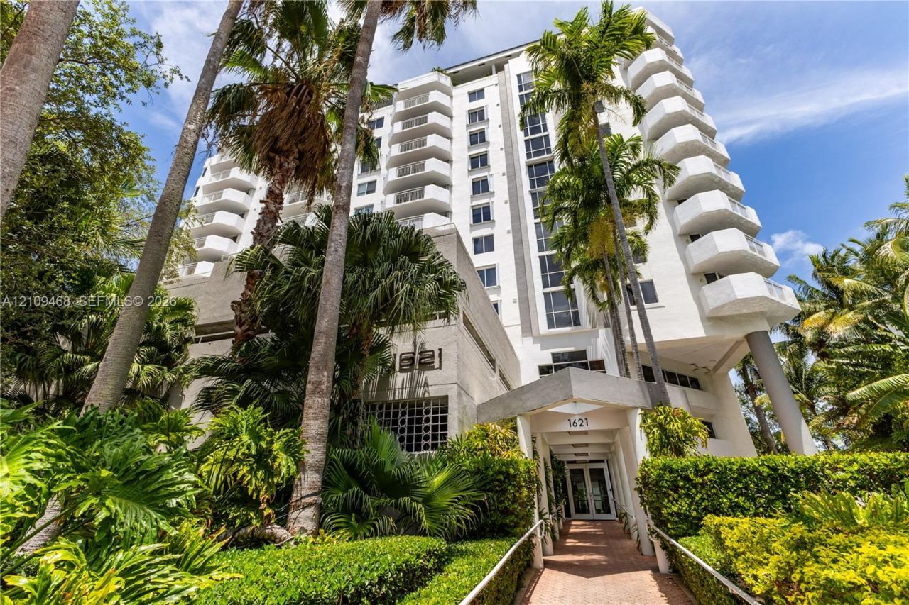 1621 Bay Rd , Unit 906, Miami Beach, FL 33139 Photo