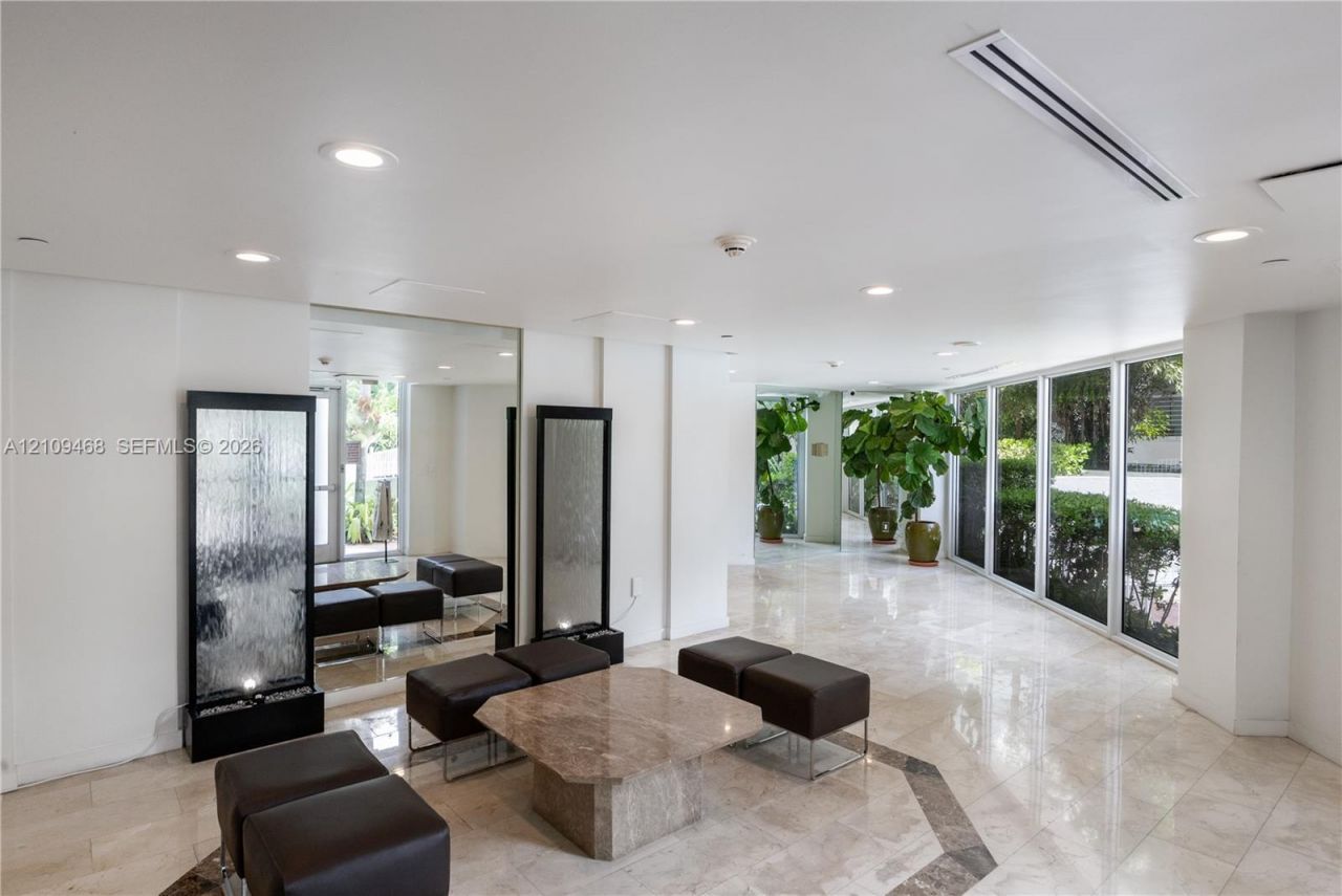 1621 Bay Rd , Unit 906, Miami Beach, FL 33139 Photo