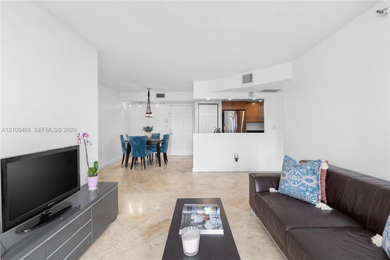 1621 Bay Rd , Unit 906, Miami Beach, FL 33139 Photo