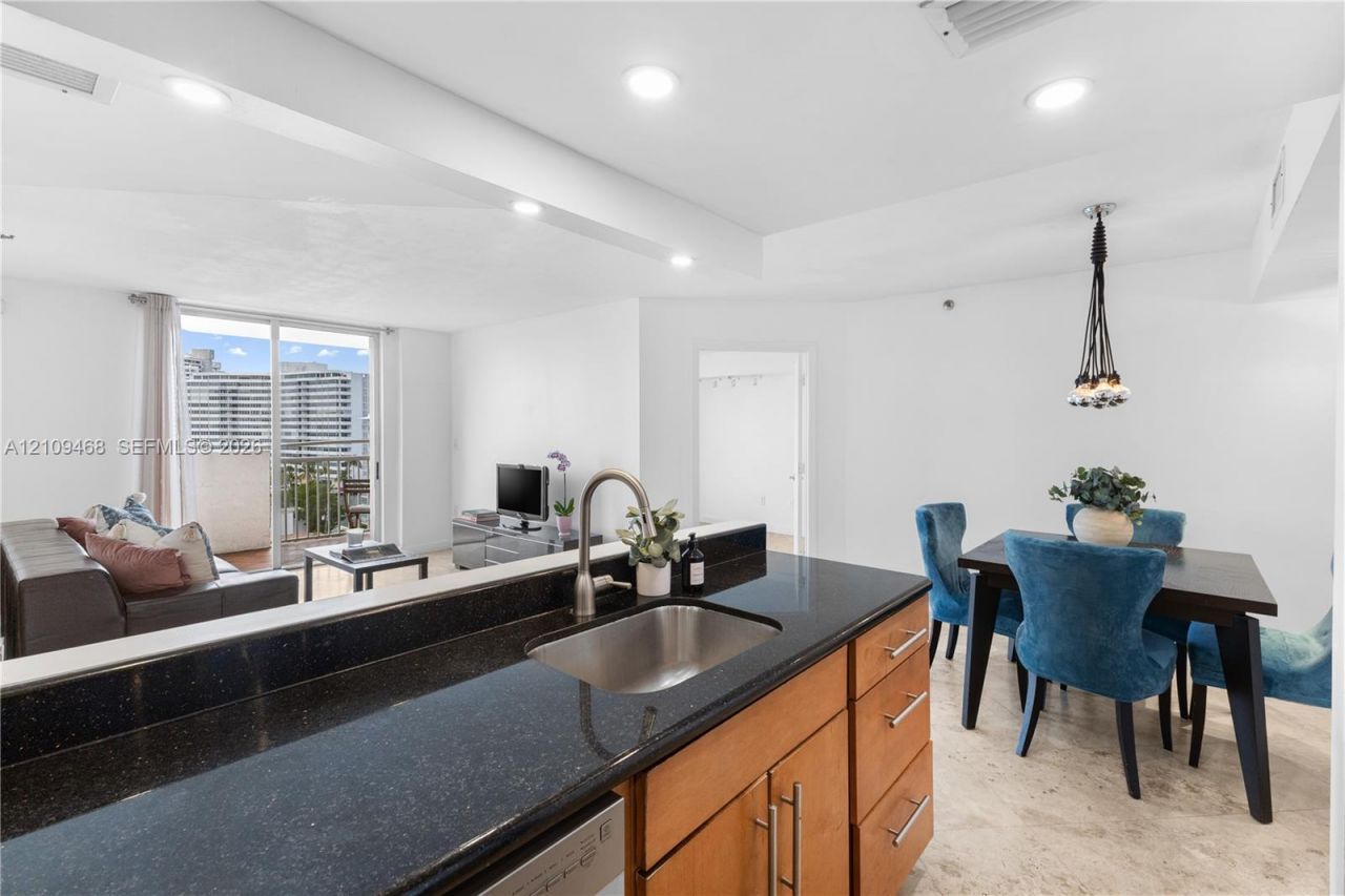 1621 Bay Rd , Unit 906, Miami Beach, FL 33139 Photo