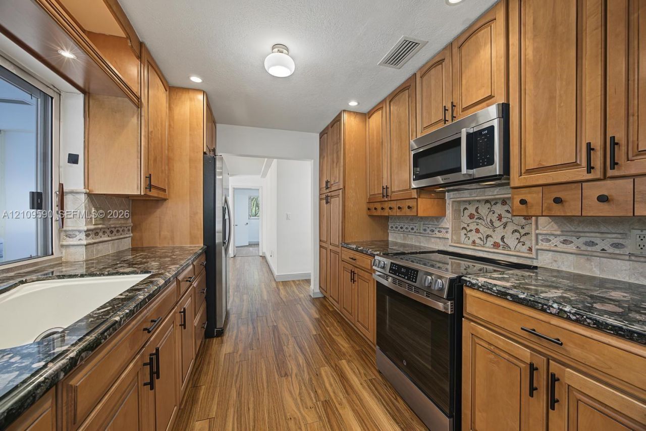 7715 SW 122nd St, Pinecrest, FL 33156 Photo