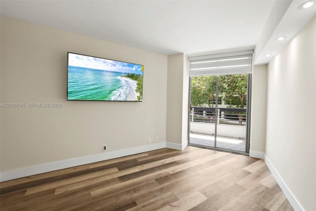 19101 NE 36th Ct , Unit 203, Aventura, FL 33180 Photo