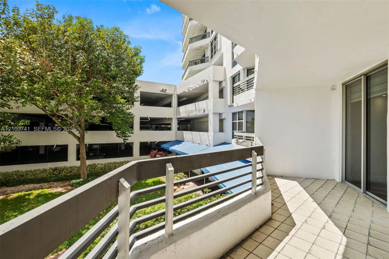 19101 NE 36th Ct , Unit 203, Aventura, FL 33180 Photo