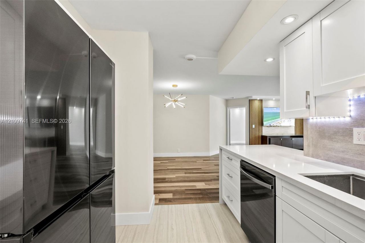 19101 NE 36th Ct , Unit 203, Aventura, FL 33180 Photo