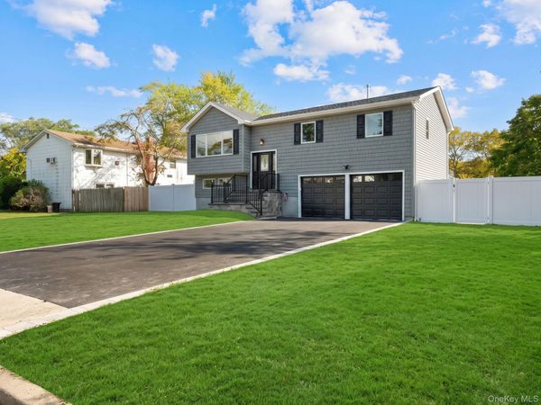 124 Ithaca Street , Bay Shore, NY 11706