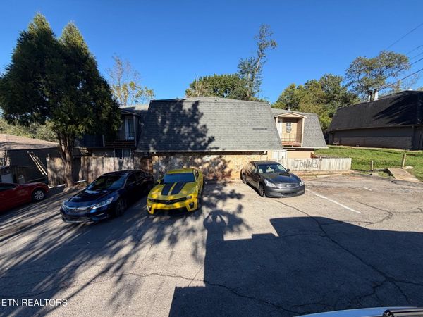 9105 Woodpark Lane, Knoxville, TN 37923