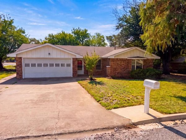 1509 Jefferson Street, Bowie, TX 76230