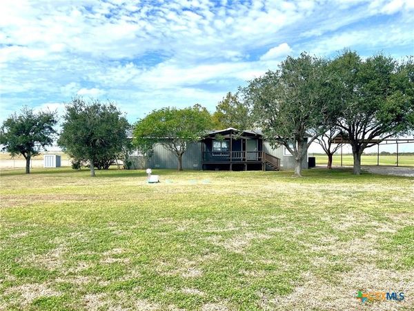 342 County Road 412 , Edna, TX 77957