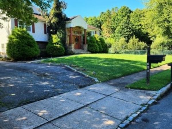 384 Talbot Dr, Fairfield, NJ 07004