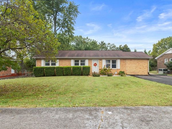 520 Linda Dr , Hopkinsville, KY 42240