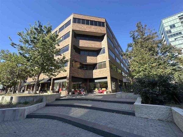 125 S Dubuque St, Unit B, Iowa City, IA 52240