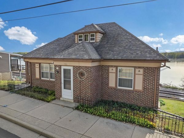 311 N Shore DRIVE, Fountain City, WI 54629