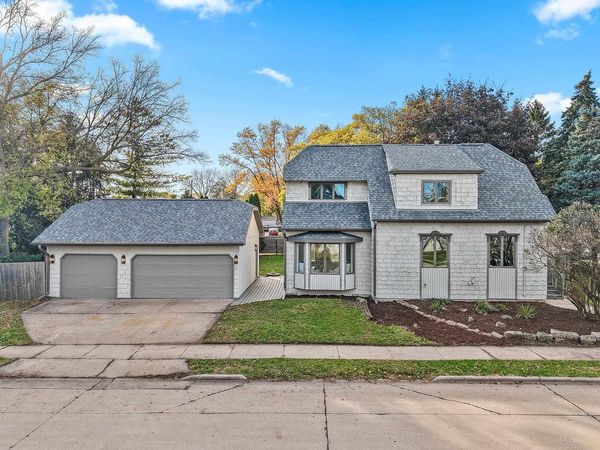 105 S LARK STREET, Oshkosh, WI 54902