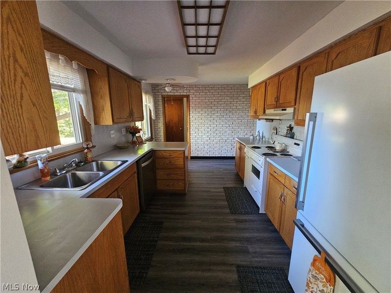 901 Columbia Drive , Amherst, OH 44001 Photo 14