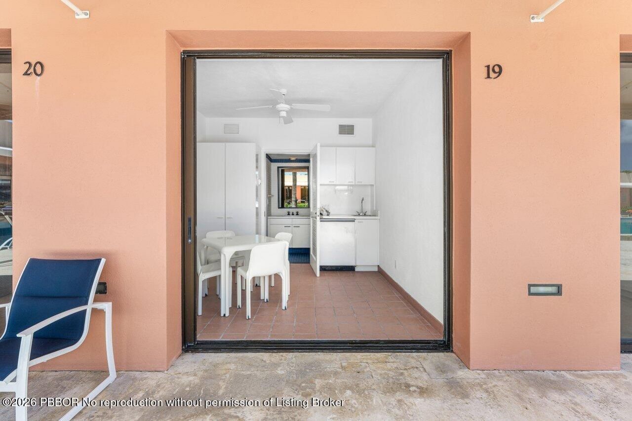 2 N Breakers Row, Unit NPH4, Palm Beach, FL 33480 Photo