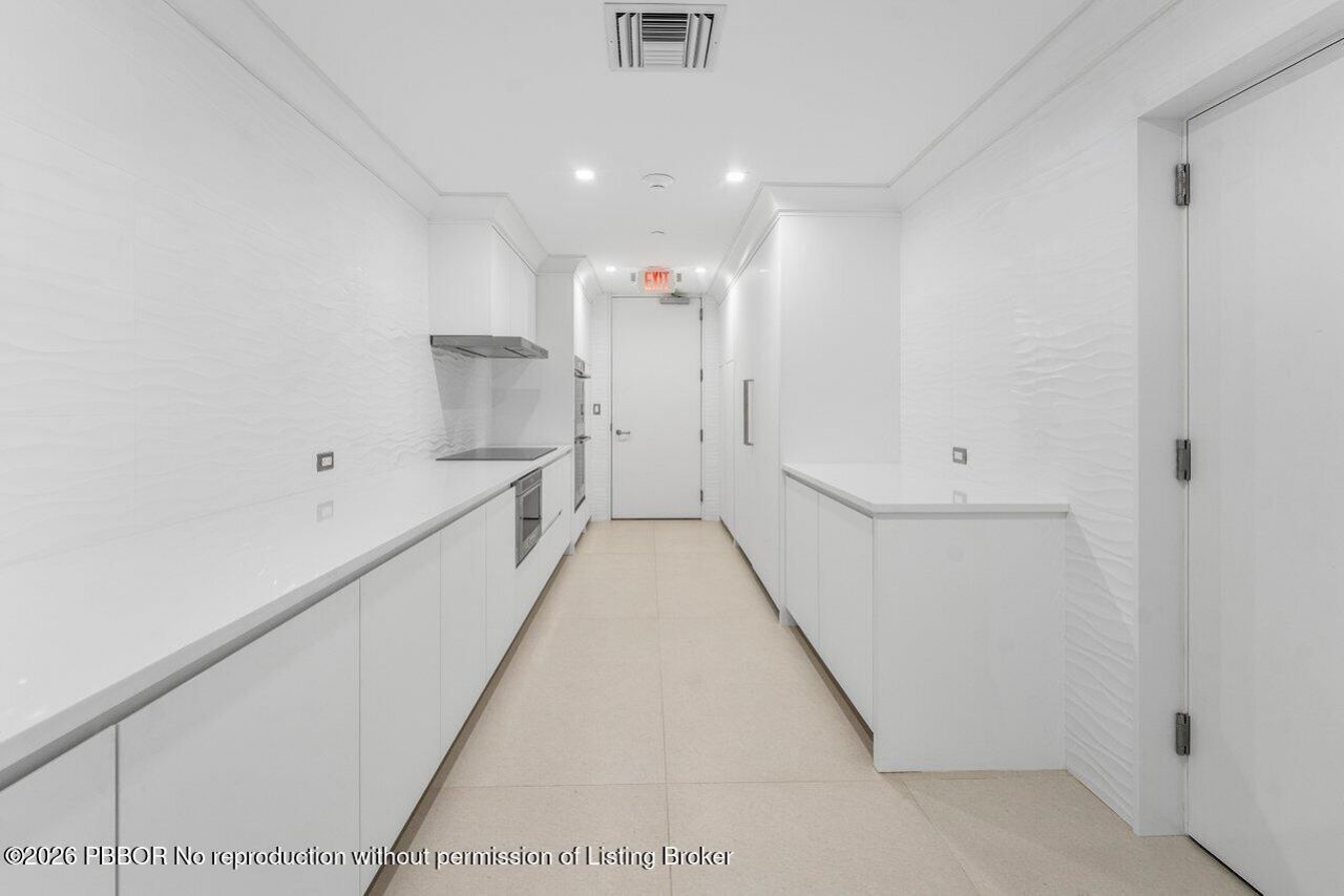 2 N Breakers Row, Unit NPH4, Palm Beach, FL 33480 Photo