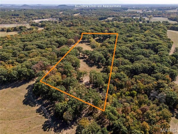 22098 Kinglet Lane , Eolia, MO 63344