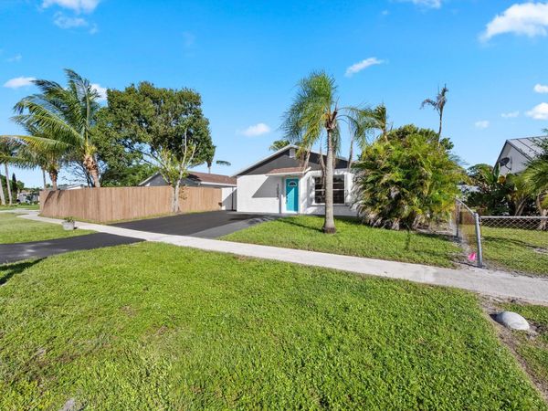 1095 Chickasaw Street, Jupiter, FL 33458