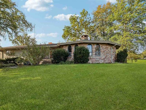 230 N Navajo Lane, North English, IA 52316