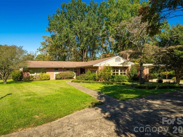 160 17th Avenue NW, Hickory, NC 28601