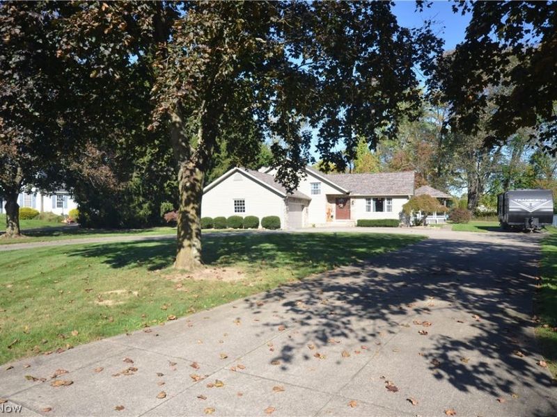 3805 Lake Vista Road, Akron, OH 44319 Photo 2
