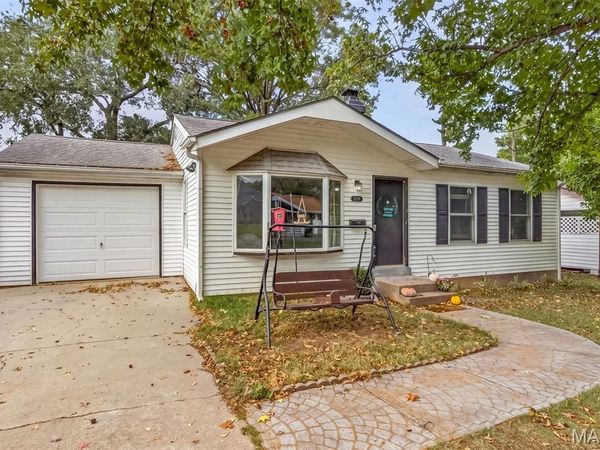 12139 Belaire Place, Maryland Heights, MO 63043