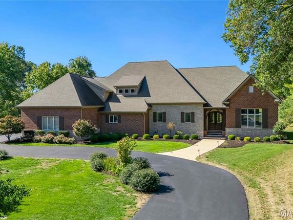 15 Ladue Meadows, Creve Coeur, MO 63141